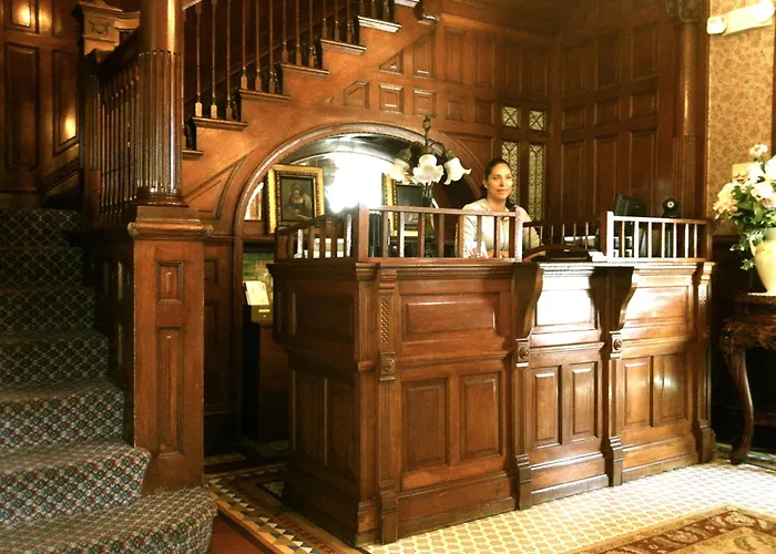 The Redstone Inn And Suites